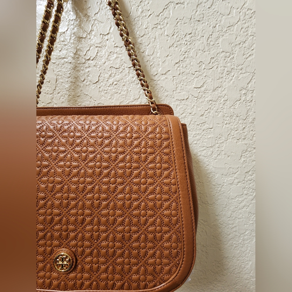 *TORY BURCH BRYANT QUILTED SHOULDER BAG- Color- Luggage